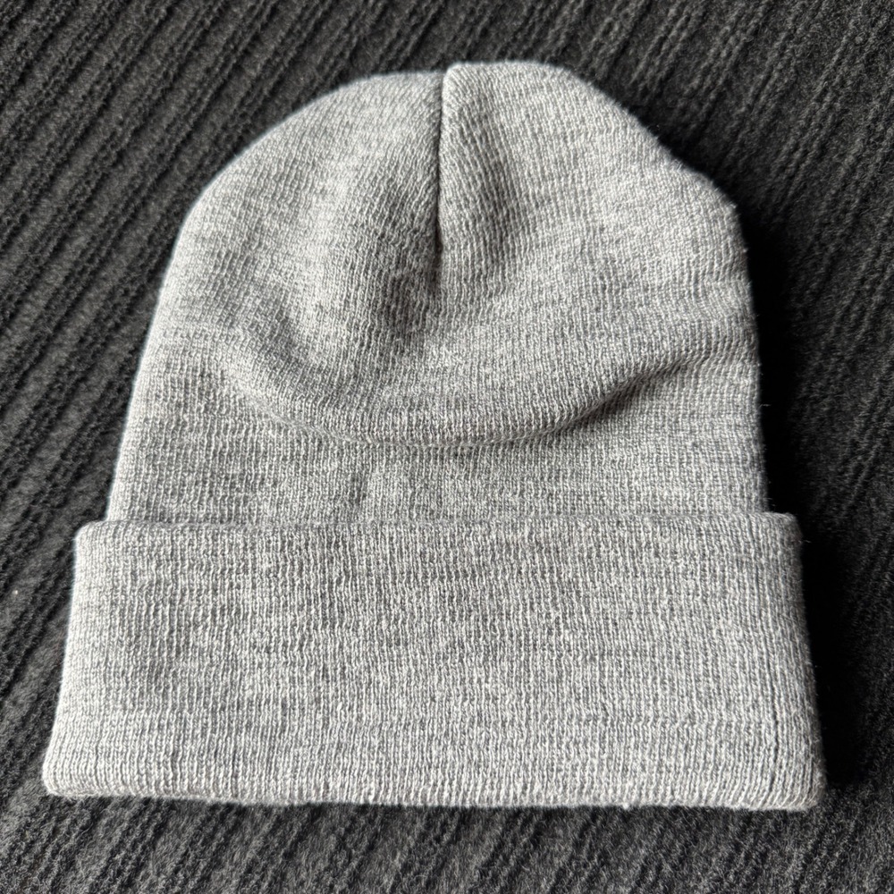 Tesla Grey Knit Cuffed Mens Beanie Hat with Red Logo Tag - Picture 6 of 6